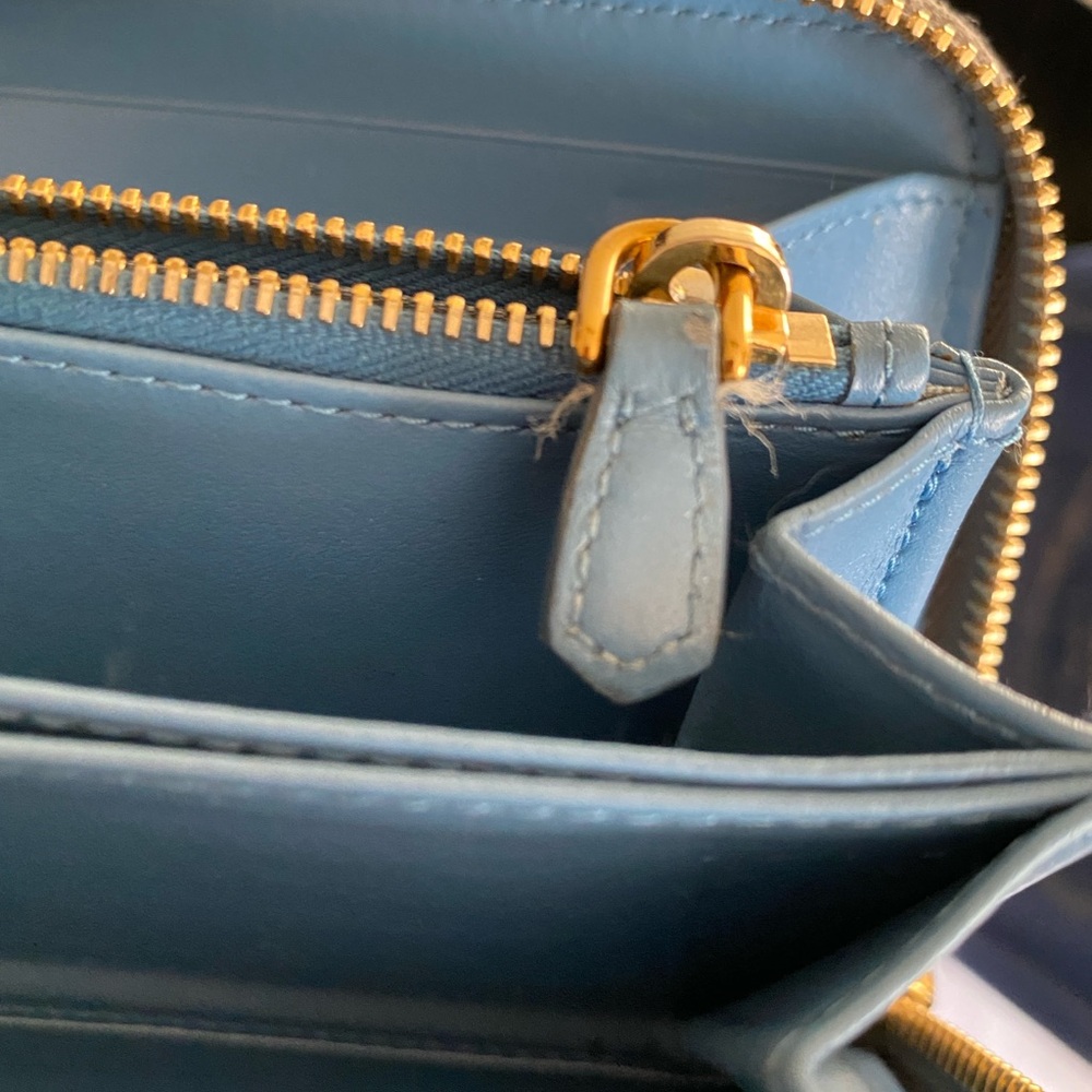 🩶🩵Prada Wallet🩵🩶 - Picture 4 of 5
